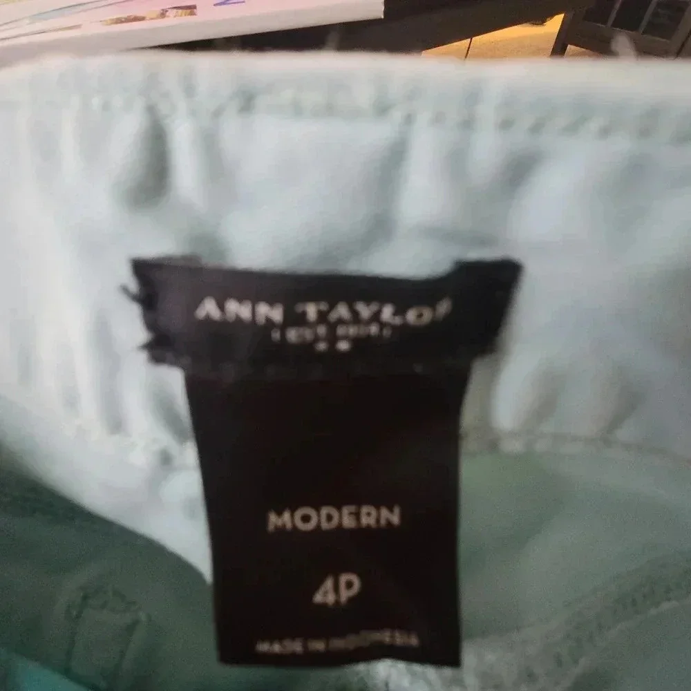 Ann Taylor Loft Jean Capris - Picture 4 of 7